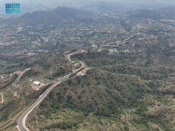 شاهد عقبة الفقارة بجازان .. طريق يخدم قرى محافظة هروب ويعزز الترابط في المناطق الجبلية شاهد عقبة الفقارة بجازان .. طريق يخدم قرى محافظة هروب ويعزز الترابط في المناطق الجبلية