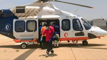 بالصور.. الهلال الأحمر ينقذ مصابا في عرض البحر بعملية جوية بحرية بفرسان بالصور.. الهلال الأحمر ينقذ مصابا في عرض البحر بعملية جوية بحرية بفرسان