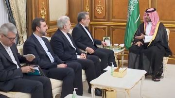 تحليل لقاء محمد بن سلمان مع وزير خارجية إيران بتوقفه القصير يثير تفاعلا