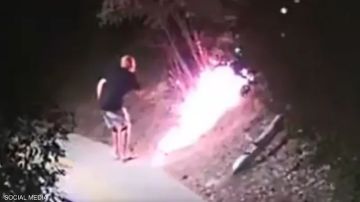 بالفيديو.. رجل يشعل حريقا متعمدا قرب أحياء سكنية في بلغاريا ويستدعي تدخل الجيش