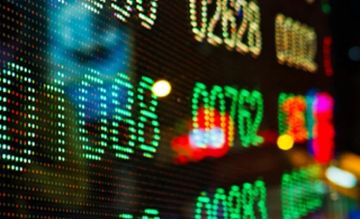 خلع الدولار من عرشه.. اليوان يبرز كعملة رئيسية لروسيا وسط العقوبات الغربية