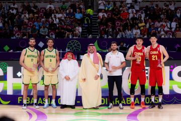 بن جلوي يتوج أستراليا بكأس آسيا لكرة السلة 2025 في جدة