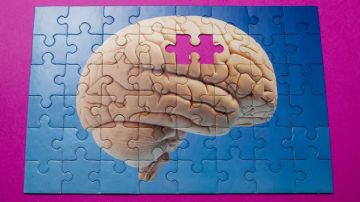 وزير الخارجية يتلقى اتصالا هاتفيا من نظيره الإماراتي