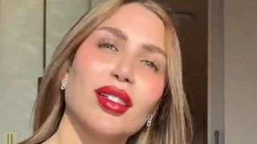 الفاشينيستا الدكتورة خلود تشارك متابعيها تحدي اللهجات بين الجداوية والكويتية ..فيديو