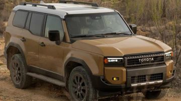 مواصفات وأسعار تويوتا برادو 2025 في المملكة.. صور