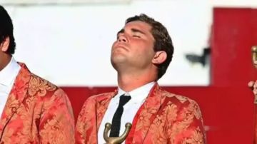 مصرع مصارع شاب في لشبونة بعد هجوم مروع من ثور ضخم .. فيديو مصرع مصارع شاب في لشبونة بعد هجوم مروع من ثور ضخم .. فيديو