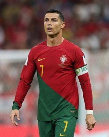 الأسطورة «رونالدو» يحتفل بمرور 22 عاماً على تمثيله منتخب البرتغال الأسطورة «رونالدو» يحتفل بمرور 22 عاماً على تمثيله منتخب البرتغال