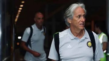 ردة فعل جيسوس بعد رباعية الأهلي في مرمى القادسية ..صور