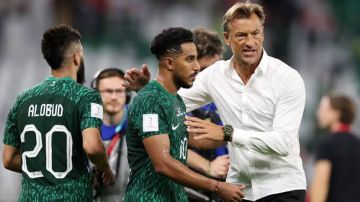 الأخضر يغادر إلى براغ لبدء معسكره الإعدادي