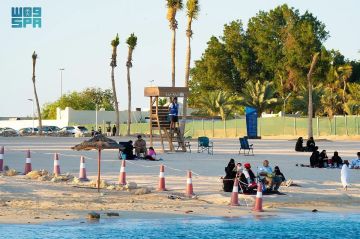 شاطئ المستقبل بجدة.. رمال بيضاء ومياه فيروزية وأنشطة ترفيهية تجذب العائلات والمصطافين