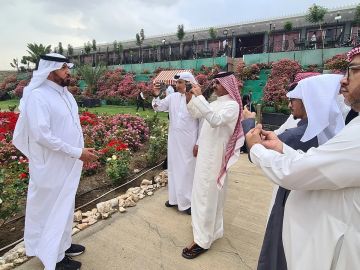 استقبلت مليون زائر خلال عشر سنوات.. سفراء الزراعة يزورون أكبر مزرعة ورد في أبها استقبلت مليون زائر خلال عشر سنوات.. سفراء الزراعة يزورون أكبر مزرعة ورد في أبها