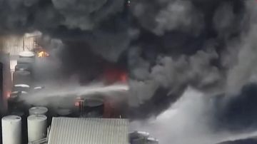 انفجار هائل في مصنع لمواد التشحيم بولاية لويزيانا .. فيديو