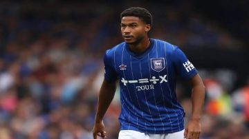 صراع بين إيبسويتش ونيوم على خدمات ينس كايوستي