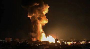 القصف الإسرائيلي على صنعاء يستهدف القصر الرئاسي ومحطات كهرباء يستخدمها الحوثيون القصف الإسرائيلي على صنعاء يستهدف القصر الرئاسي ومحطات كهرباء يستخدمها الحوثيون