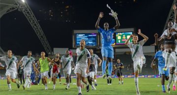 تداعيات السوبر لم تهدأ.. الأهلي.. طلبوه فعاد بطلاً وكان صمته ذهباً تداعيات السوبر لم تهدأ.. الأهلي.. طلبوه فعاد بطلاً وكان صمته ذهباً