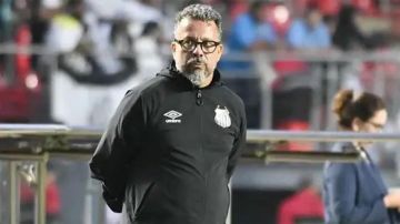 سانتوس يقيل مدربه بعد الهزيمة المذلة أمام فاسكو