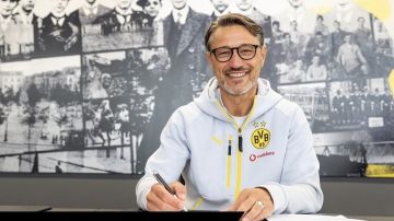 دورتموند يعلن تجديد عقد مدربه حتى 2027