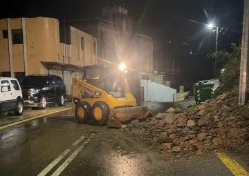 أمطار فيفاء تغلق طرقا وتعلق الدراسة.. والبحث مستمر عن مفقود جرفته السيول