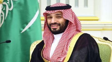 ولي العهد السعودي يتبرع بالدم في بادرة إنسانية لدعم الإقبال الطوعي (صور)