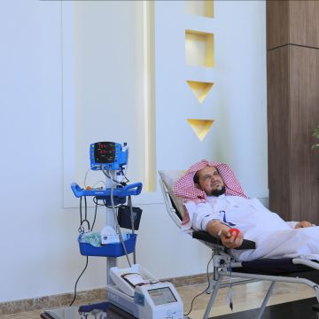 النائب العام يتقدم منسوبي النيابة العامة في حملة ولي العهد للتبرع بالدم