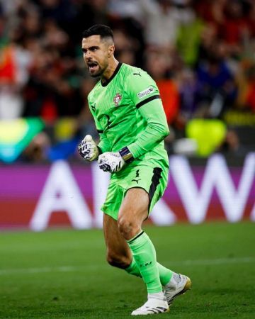 النصر يضع حارس بورتو ديوغو كوستا على قائمة اهتماماته الصيفية