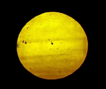 رصد بقع شمسية عملاقة من سماء مدينة عرعر رصد بقع شمسية عملاقة من سماء مدينة عرعر