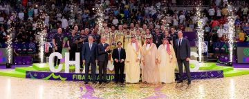 في أول نسخة آسيوية تستضيفها المملكة.. بن جلوي يتوج أستراليا بكأس آسيا لكرة السلة 2025 بجدة في أول نسخة آسيوية تستضيفها المملكة.. بن جلوي يتوج أستراليا بكأس آسيا لكرة السلة 2025 بجدة