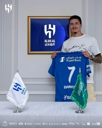 الصاروخ الأوروغوياني داروين نونيز .. من جوع الطفولة إلى أضواء كرة القدم