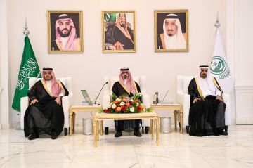 نائب أمير جازان يكرم المصورين المتعاونين في مبادرة هذه جازان