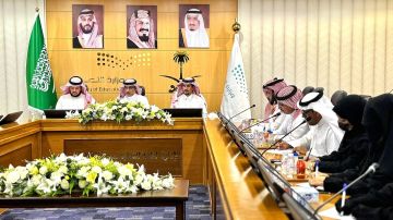 مدير تعليم الطائف يترأس لجنة الانضباط المدرسي ويشيد بتعاون الأسر والمجتمع مدير تعليم الطائف يترأس لجنة الانضباط المدرسي ويشيد بتعاون الأسر والمجتمع