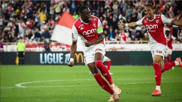 موناكو ينفي موافقته على بيع دينيس للأهلي موناكو ينفي موافقته على بيع دينيس للأهلي