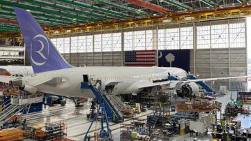 طيران الرياض يستقبل أولى طائراته من بوينج .. فيديو طيران الرياض يستقبل أولى طائراته من بوينج .. فيديو