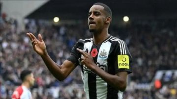 الحنيان: مفاوضات الهلال مع إيزاك لم تصل إلى مراحل متقدمة .. فيديو الحنيان: مفاوضات الهلال مع إيزاك لم تصل إلى مراحل متقدمة .. فيديو