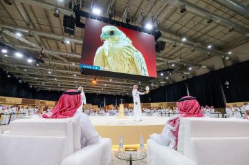 بيع أغلى صقر حتى الآن في المزاد الدولي لمزارع إنتاج الصقور 2025 بـ151 ألف ريال