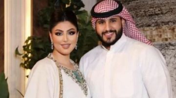 دانة الطويرش تمازح زوجها وتصفه بـ المتنمر وتشعل مواقع التواصل .. فيديو دانة الطويرش تمازح زوجها وتصفه بـ المتنمر وتشعل مواقع التواصل .. فيديو