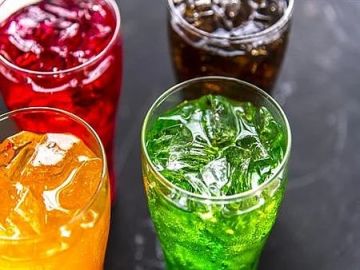 استشارية أسرة وسكري: أوقفوا بيع المشروبات المحلاة والوجبات غير الصحية في المقاصف المدرسية