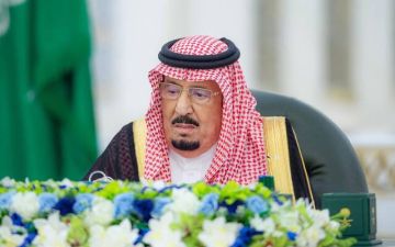 خادم الحرمين الشريفين يرأس اجتماع مجلس الوزراء في جدة