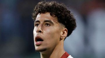 كيرستن ينفي وجود عرض رسمي من الأهلي لضم سامي أوعيسى كيرستن ينفي وجود عرض رسمي من الأهلي لضم سامي أوعيسى