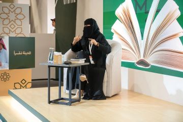 الجوفي تنشر الوعي الرقمي من قلب معرض المدينة للكتاب