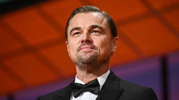 دي كابريو يفتش في إيبيزا مع عارضة إيطالية.. فيديو دي كابريو يفتش في إيبيزا مع عارضة إيطالية.. فيديو