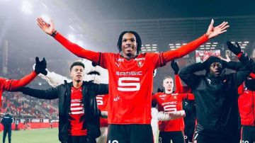 رين يحبط خطط الهلال للتعاقد مع مدافعه جاكيه