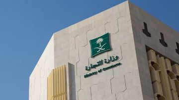 التجارة تشهر بثلاثة متورطين في جريمة تستر بمستلزمات الهواتف