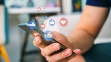 محام: التعليقات السلبية قد تنتهي بتعويضات مالية للمشاهير.. فيديو محام: التعليقات السلبية قد تنتهي بتعويضات مالية للمشاهير.. فيديو