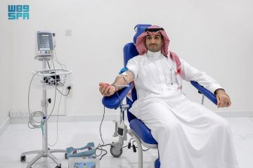 أمير منطقة الجوف ونائبه يشاركان في الحملة الوطنية للتبرع بالدم التي أطلقها سمو ولي العهد أمير منطقة الجوف ونائبه يشاركان في الحملة الوطنية للتبرع بالدم التي أطلقها سمو ولي العهد