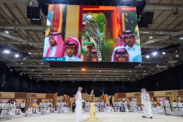 الليلة الثالثة للمزاد الدولي لمزارع إنتاج الصقور 2025 تشهد بيع صقرين بـ82 ألف ريال الليلة الثالثة للمزاد الدولي لمزارع إنتاج الصقور 2025 تشهد بيع صقرين بـ82 ألف ريال