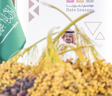 نائب أمير القصيم يزور فعاليات كرنفال بريدة للتمور