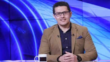 ثمانية تعلن تعاقدها رسميا مع المحلل أحمد عفيفي