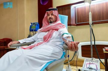 أمير المدينة المنورة يتبرع بالدم تفاعلا مع الحملة الوطنية التي أطلقها ولي العهد