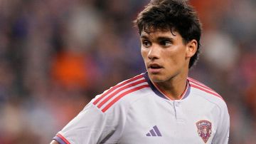 المهاجم الأرجنتيني راميرو إنريكي يقترب من الخلود المهاجم الأرجنتيني راميرو إنريكي يقترب من الخلود