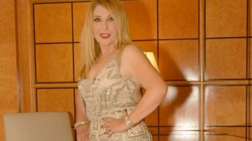 نادية الجندي تخطف الأنظار بإطلالة عشرينية